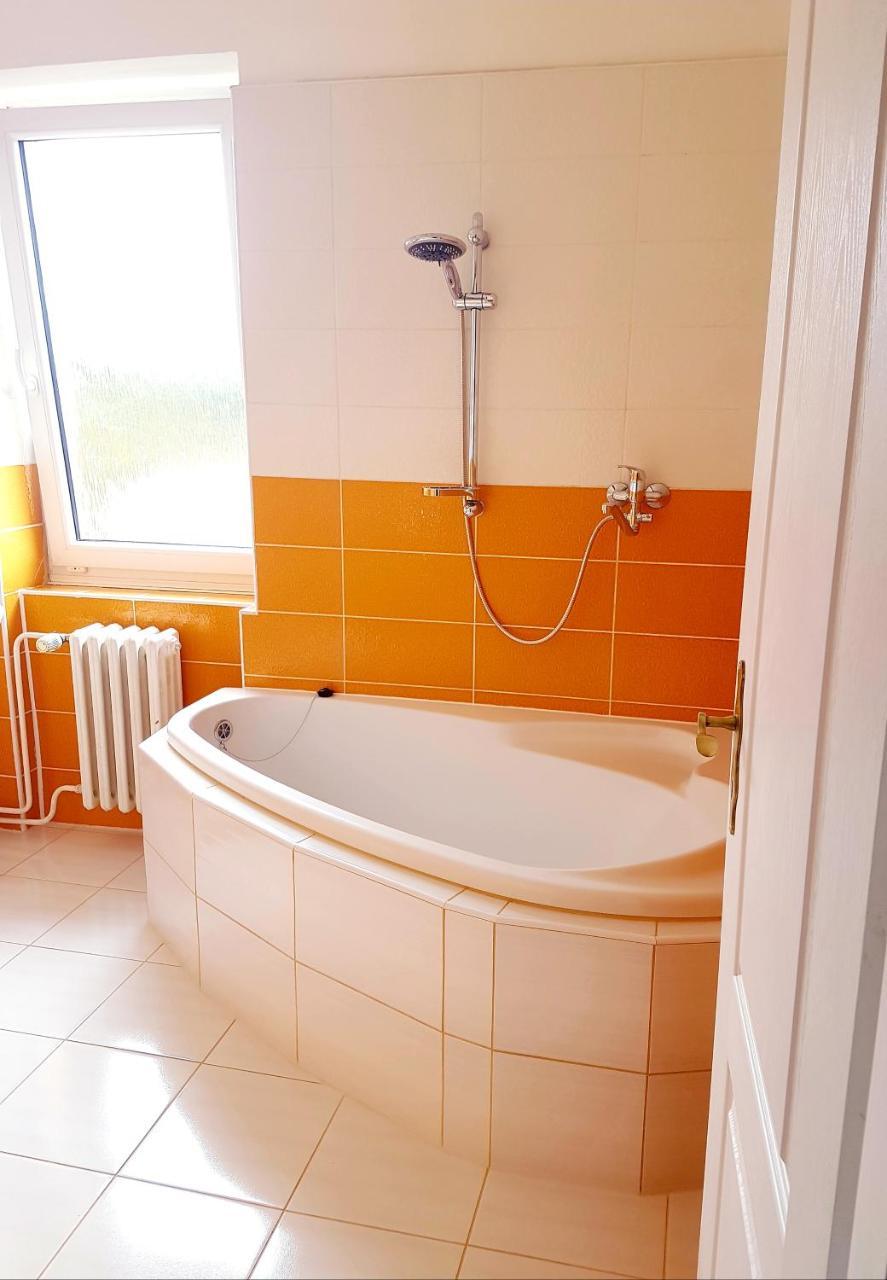 לוני Hotel Union מראה חיצוני תמונה